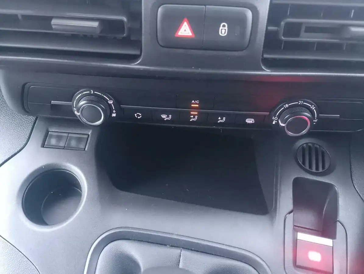 2020-peugeot-partner-15-bluehdi-1000-professional-100ps-eu6dt-panel-big-11
