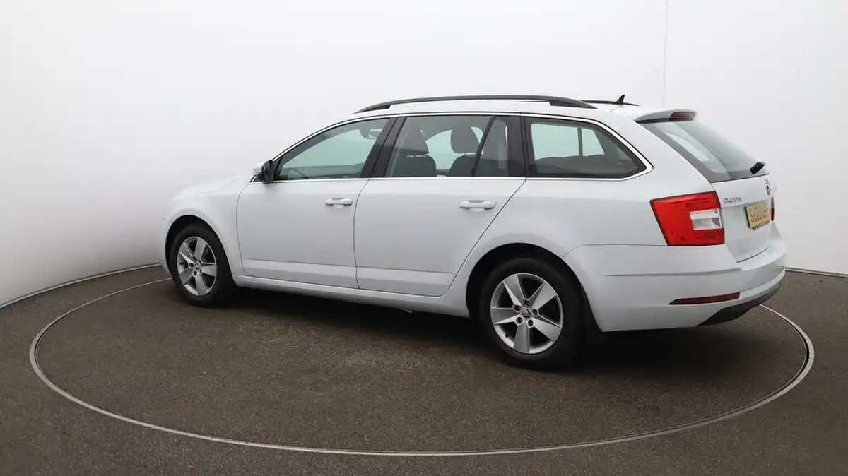 2020-skoda-octavia-16tdi-se-technology-estate-big-35