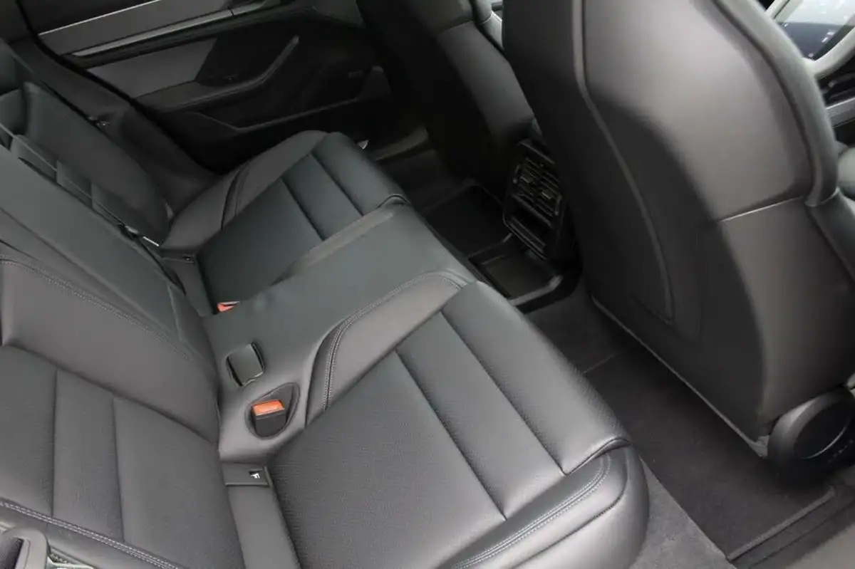 2024-porsche-taycan-e-4s-sport-turismo-544ps-big-29