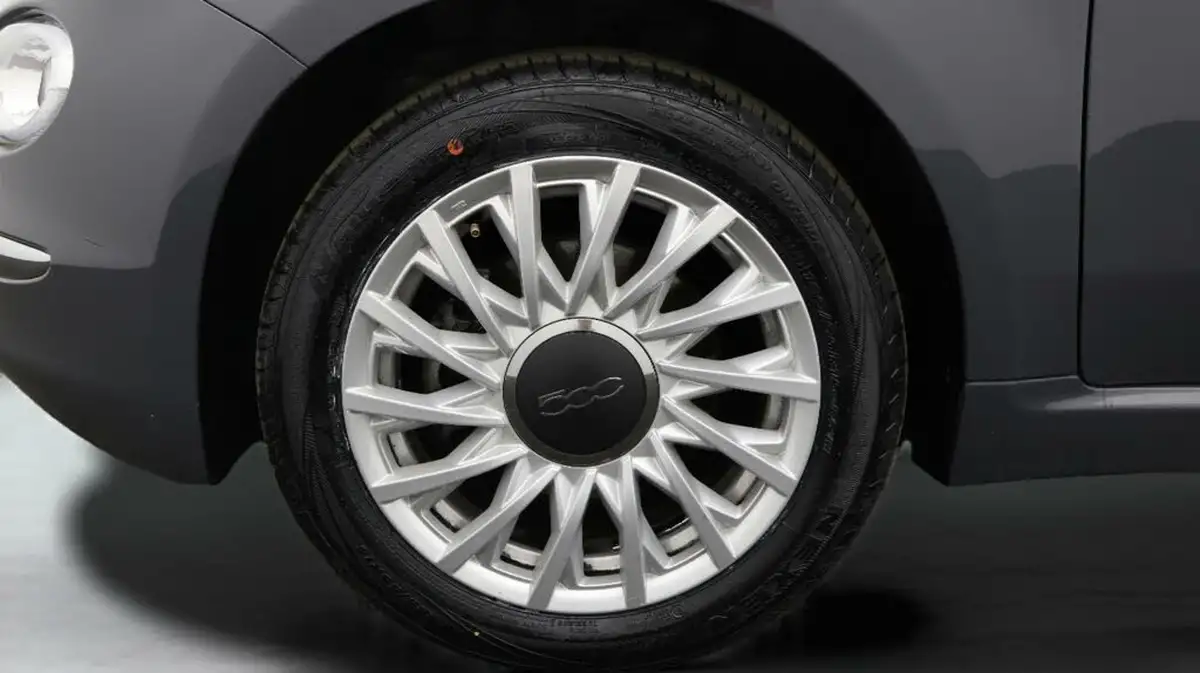 2022-fiat-500-10-dolcevita-big-17