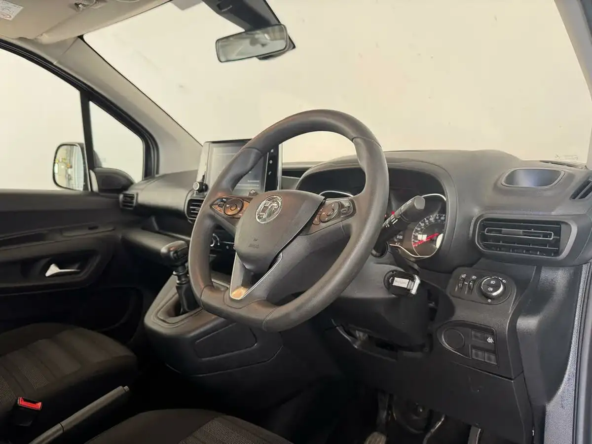 2021-vauxhall-combo-life-12i-edition-big-9
