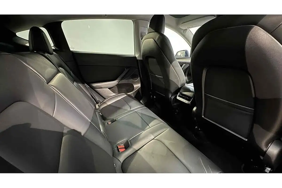2022-tesla-model-y-e-long-range-big-25