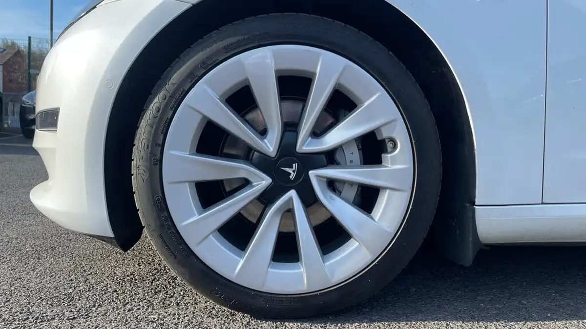 2021-tesla-model-3-e-long-range-awd-big-16