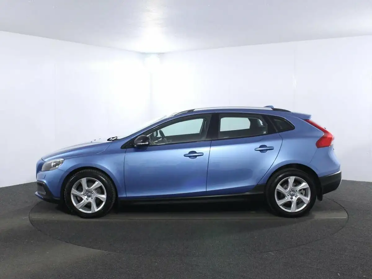 2015-volvo-v40-16td-d2-cross-country-lux-powershift-big-3