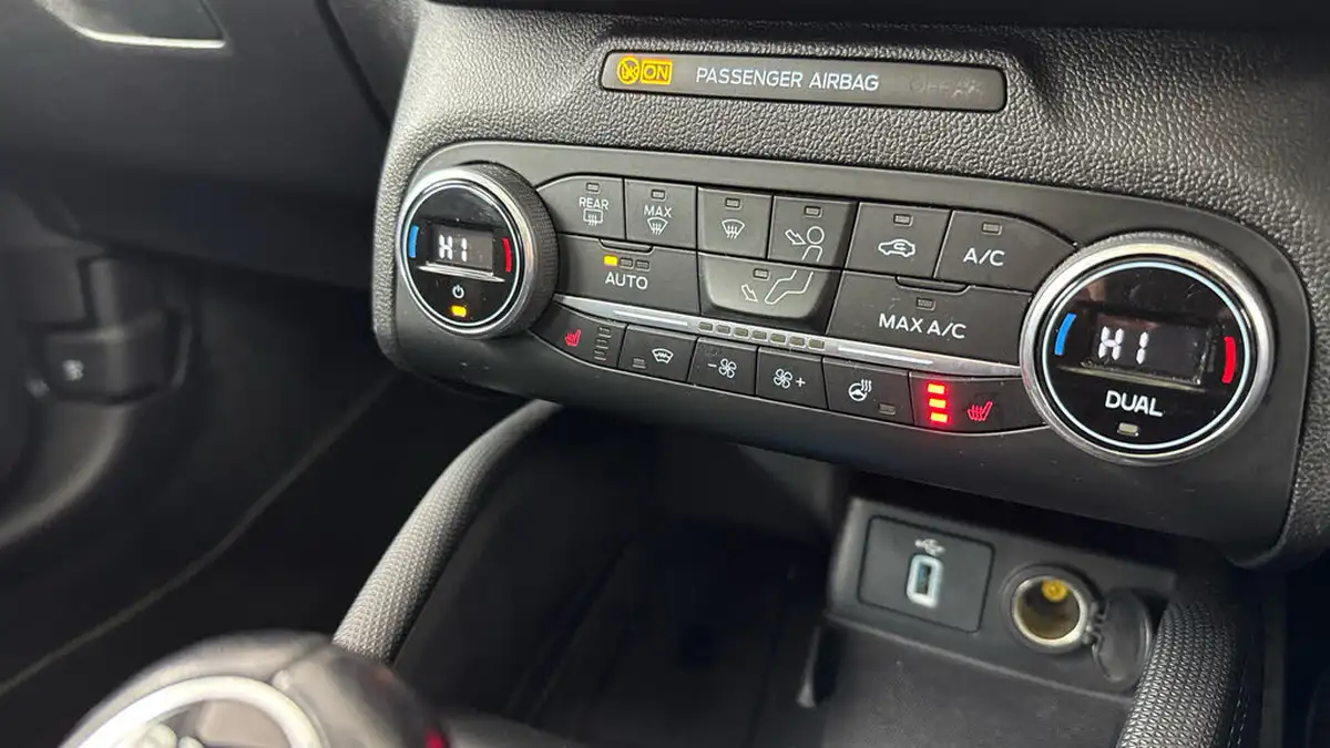 2019-ford-focus-20-active-x-estate-big-18