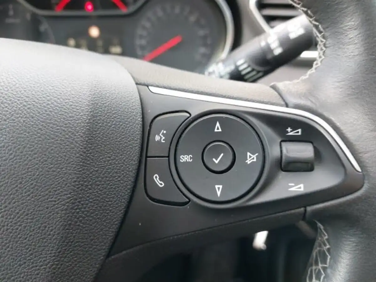 2021-vauxhall-grandland-x-12-sri-nav-big-13