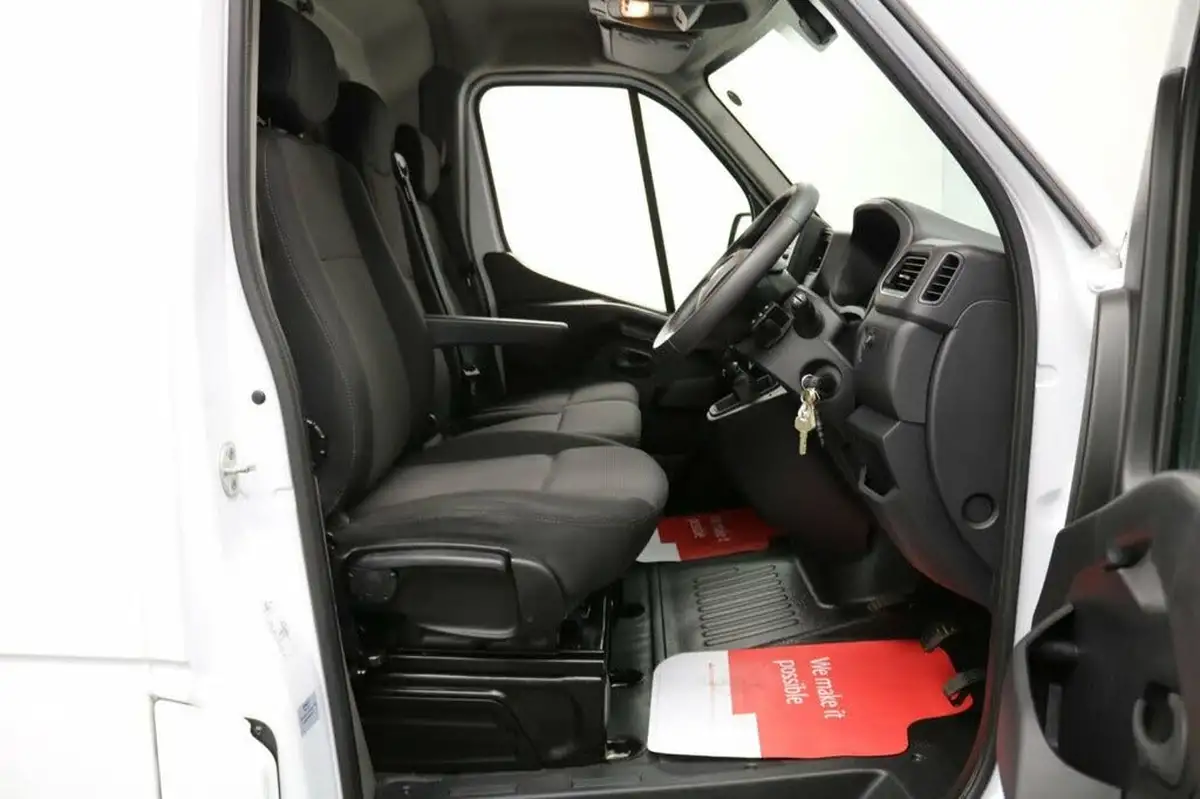 2022-renault-master-23dci-lm35-135-business-panel-big-23