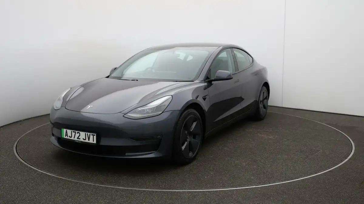 2022-tesla-model-3-e-long-range-big-35