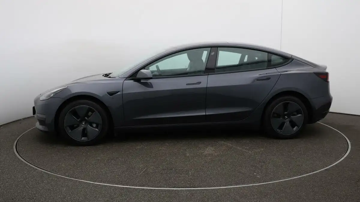 2022-tesla-model-3-e-long-range-big-63