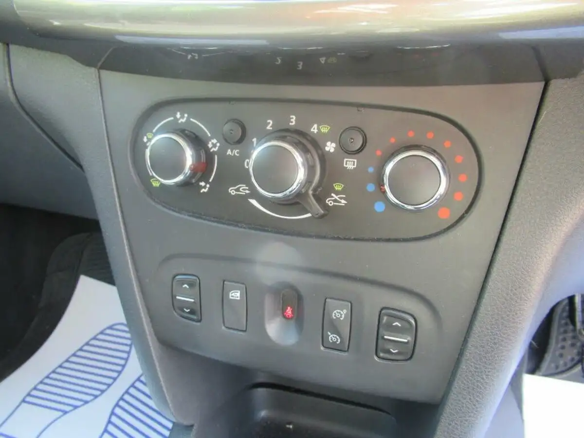 2015-dacia-logan-mcv-15dci-laureate-big-24