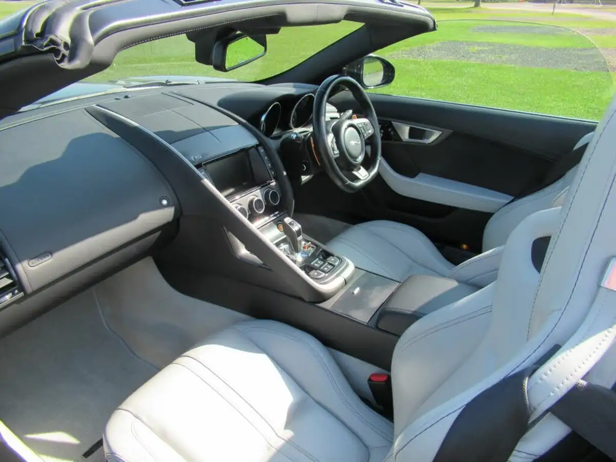 2014-jaguar-f-type-30-s-convertible-awd-quickshift-big-23