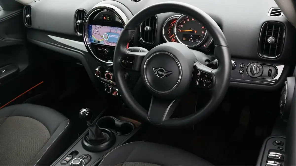 2022-mini-countryman-15-cooper-classic-big-8