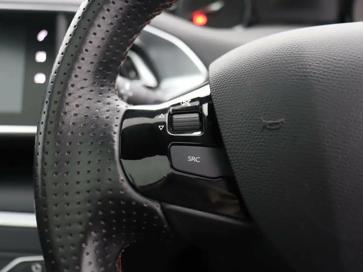 2019-peugeot-308-15-bluehdi-gt-line-eat8-big-24