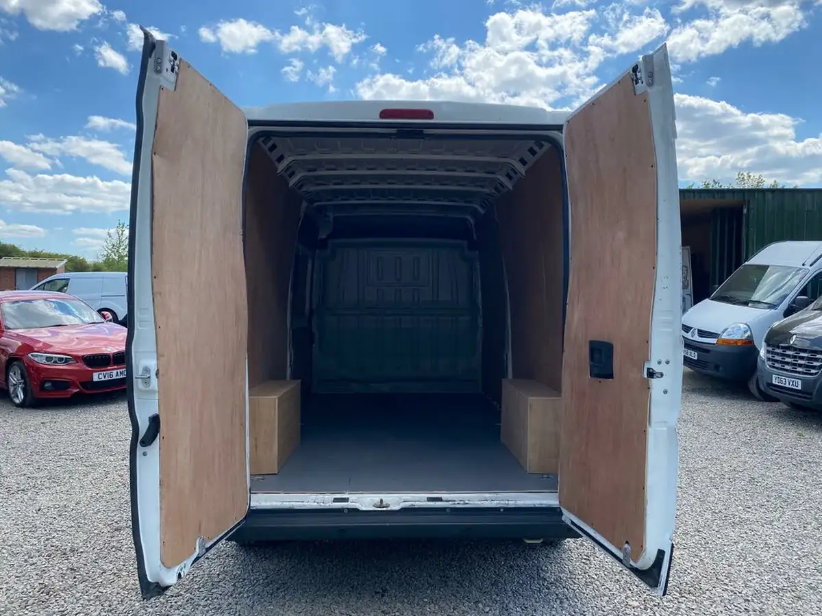 2019-peugeot-boxer-20-bluehdi-professional-335-l3-h2-big-9