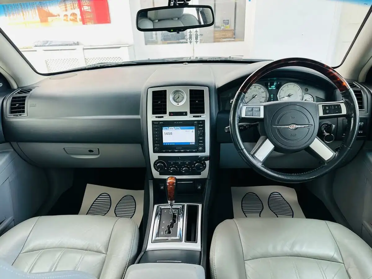 2007-chrysler-300c-30td-saloon-4d-big-2