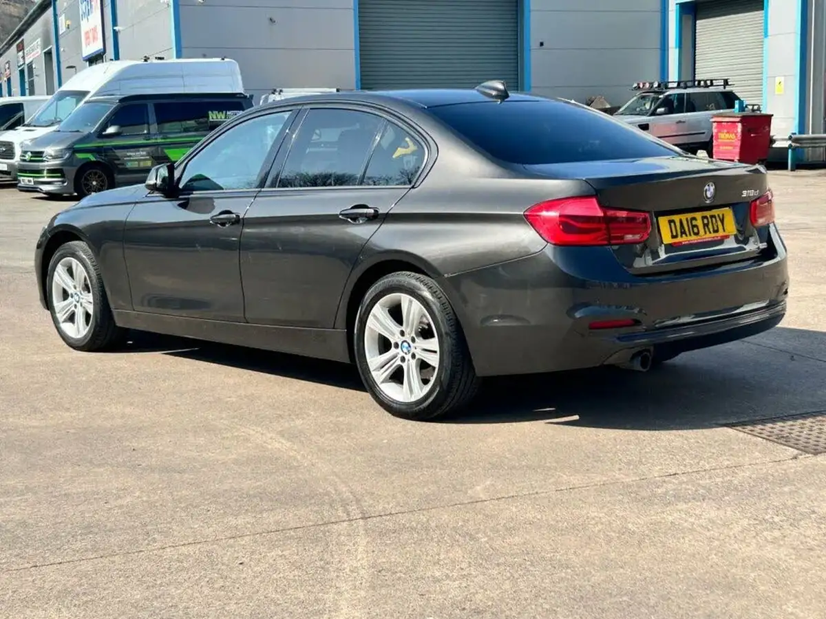 2016-bmw-3-series-20td-318d-sport-saloon-4d-big-2