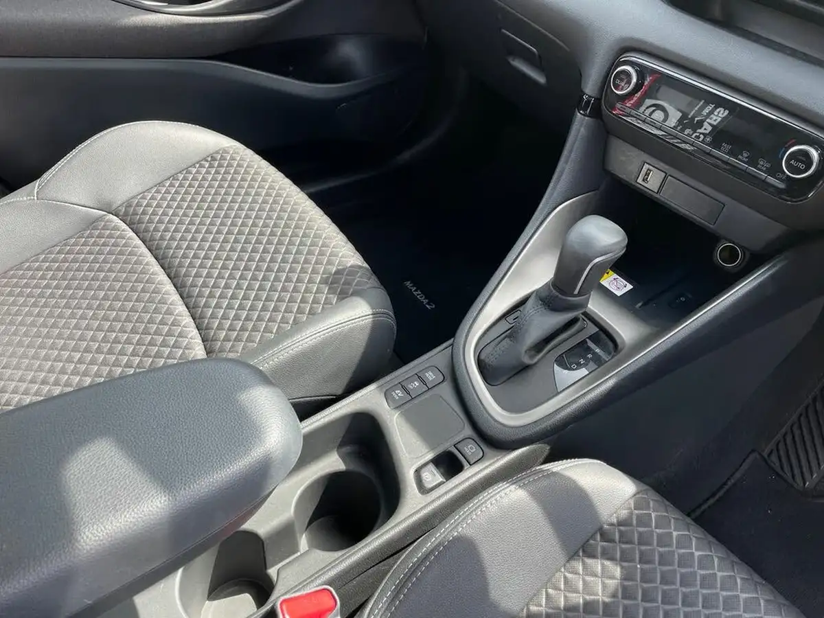 2022-mazda-mazda2-15-select-big-18