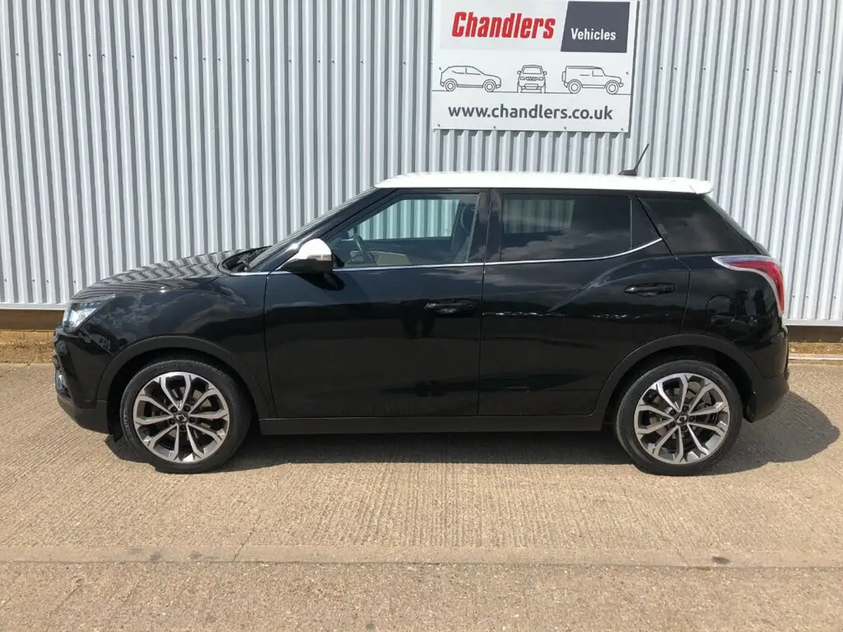 2019-kgm-ssangyong-tivoli-16-ultimate-auto-big-2