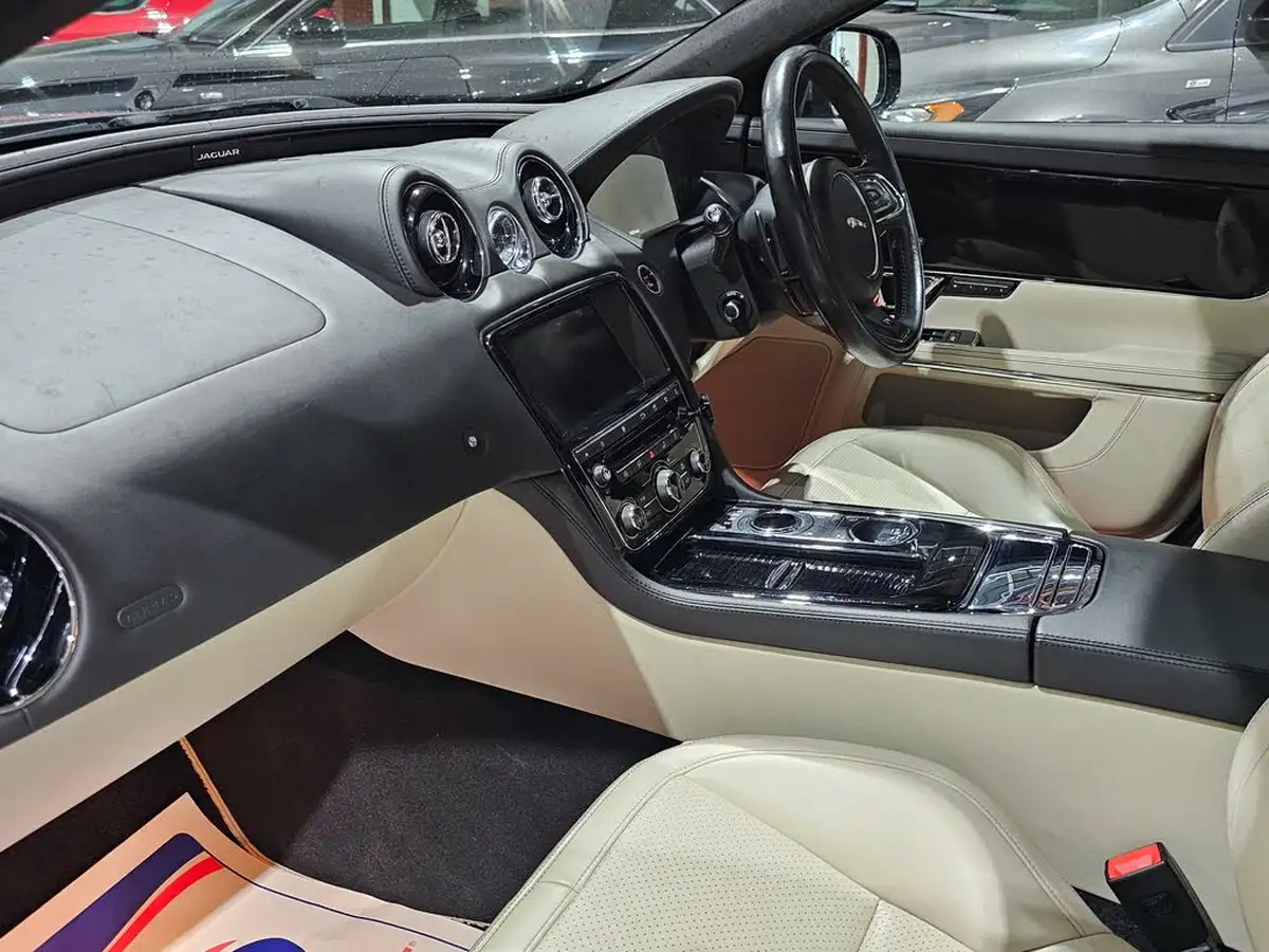 2016-jaguar-xj-series-30td-xj-r-sport-30tdv6-296bhp-big-22