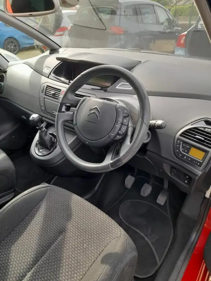 2013-citroen-c4-picasso-16hdi-platinum-big-6