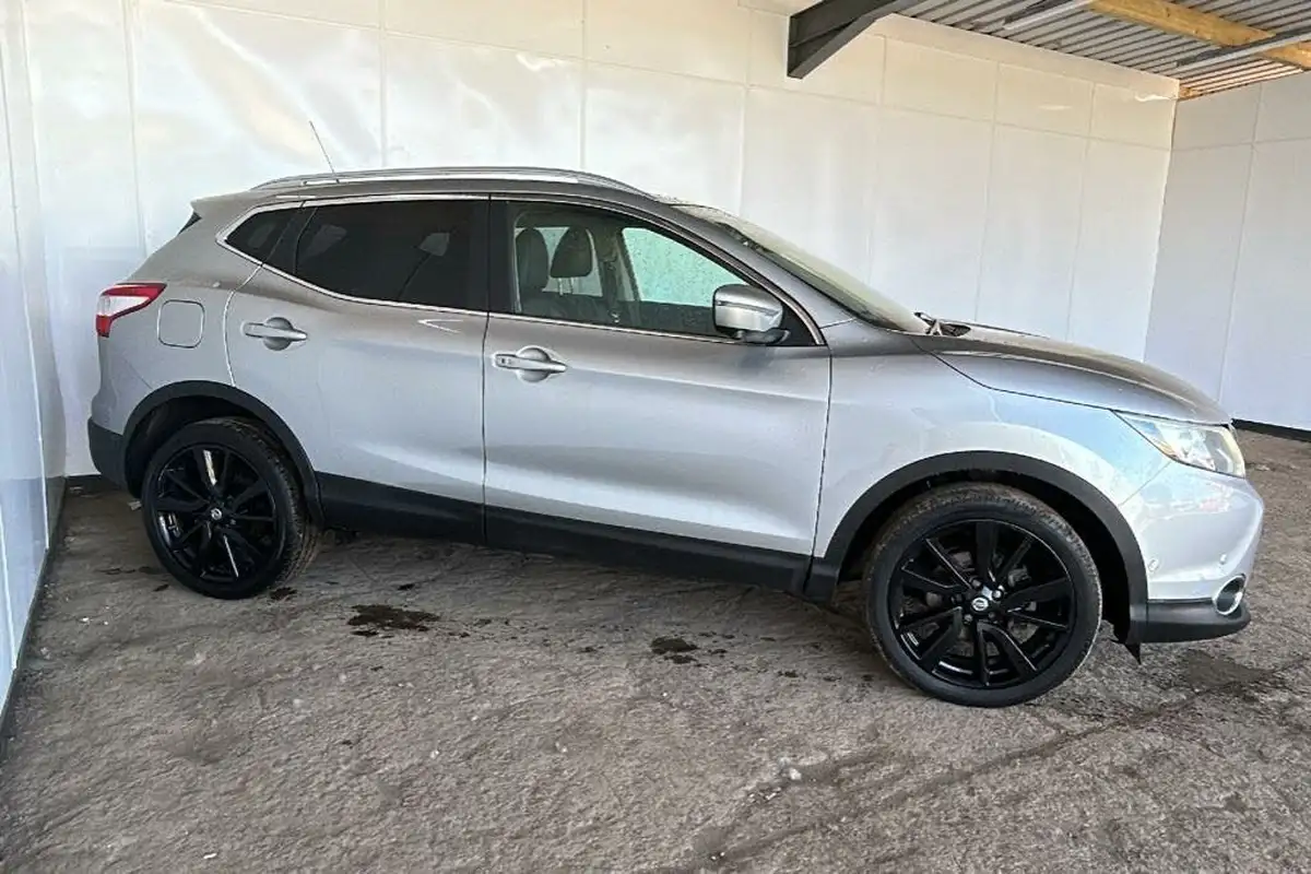 2015-nissan-qashqai-16-tekna-big-5