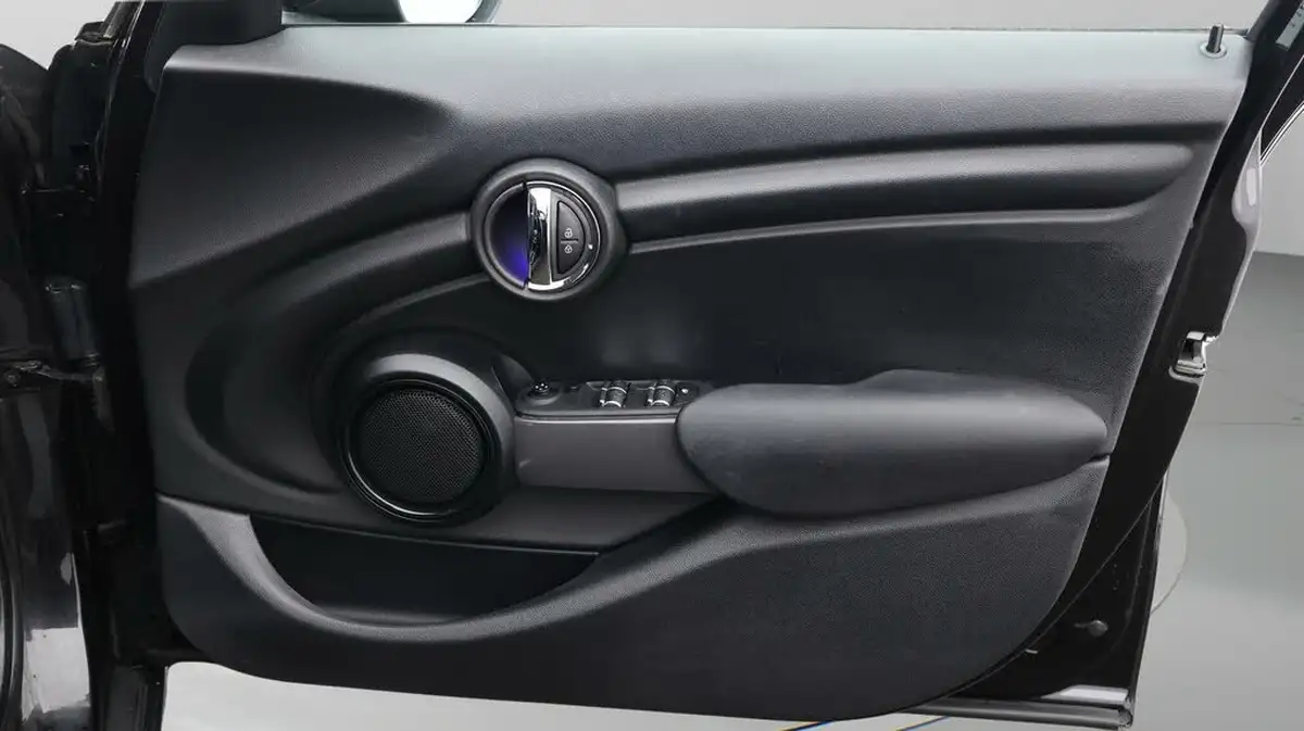 2020-mini-cooper-15-one-classic-5d-auto-big-14