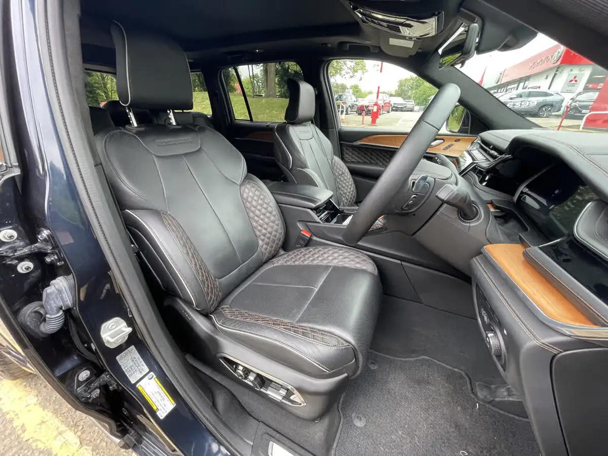 2023-jeep-grand-cherokee-20-gme-summit-reserve-big-14