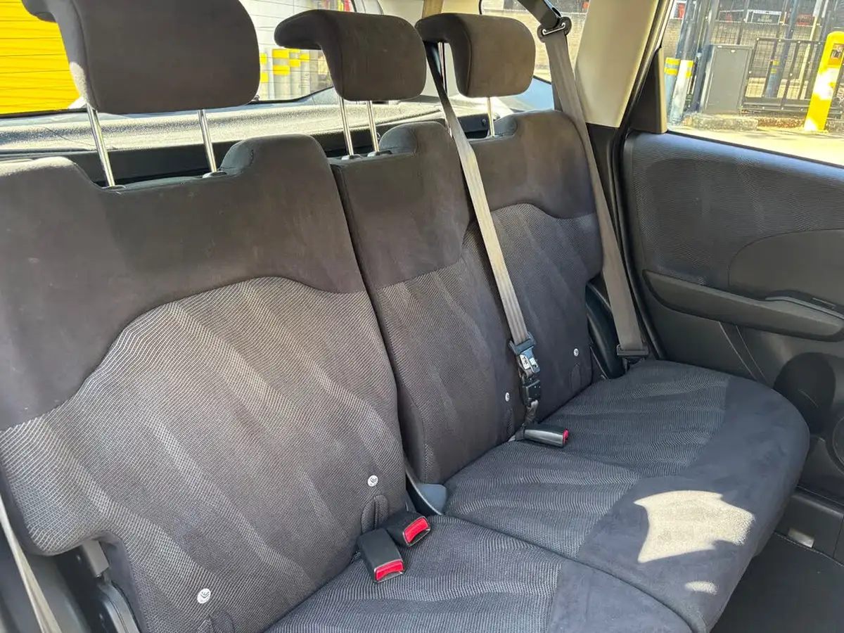 2010-honda-jazz-14-es-t-big-13