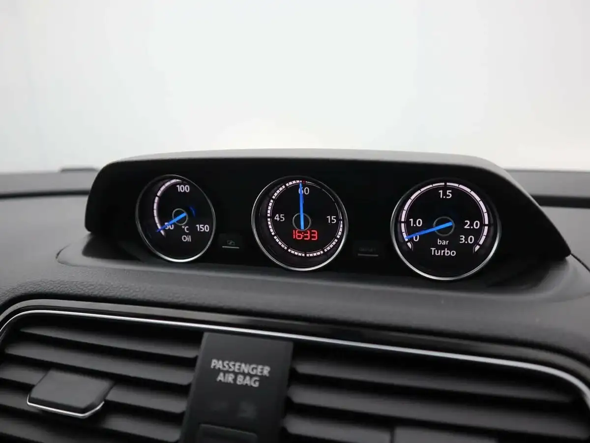 2018-volkswagen-scirocco-20-tsi-r-dsg-big-18