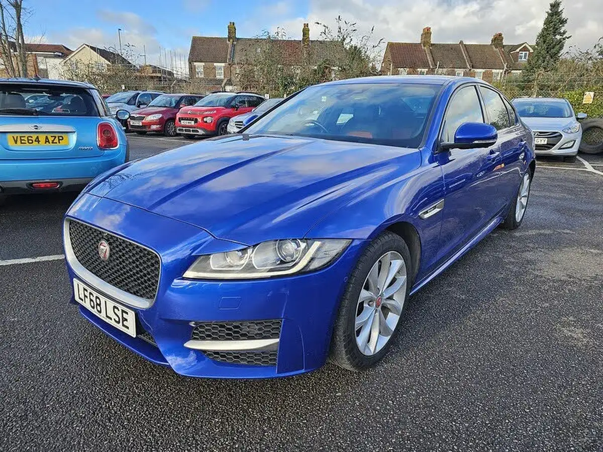 2018-jaguar-xf-20i-r-sport-250ps-saloon-4d-1997cc-big-2