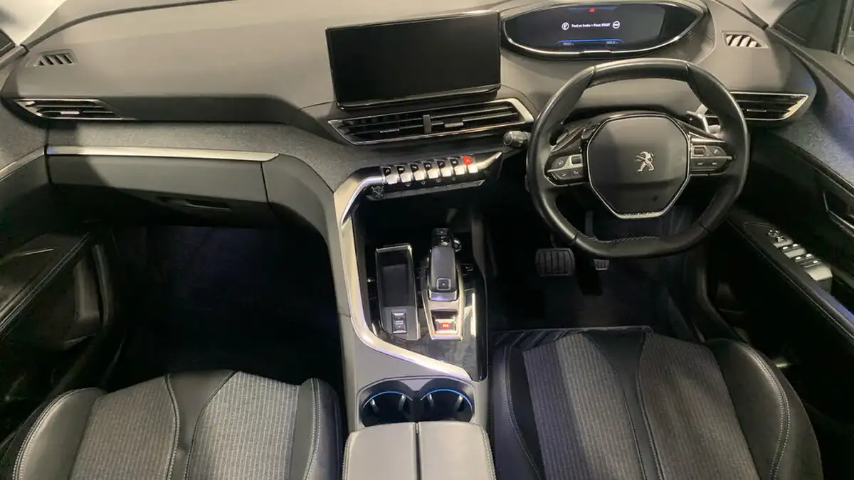 2021-peugeot-5008-suv-12-puretech-allure-premium-eat8-big-3
