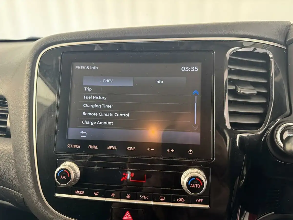 2020-mitsubishi-outlander-24-design-phev-big-26