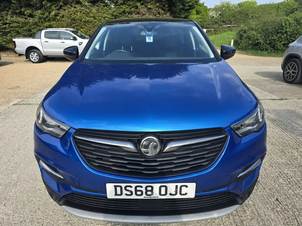 2018-vauxhall-grandland-x-15td-sport-nav-big-1