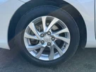 2016-toyota-auris-small-17