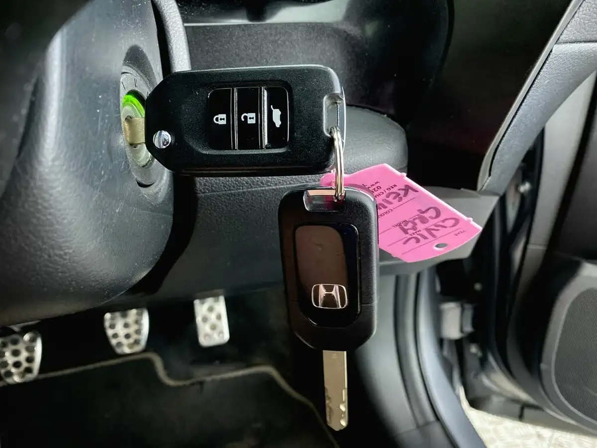 2014-honda-civic-18-sr-hatchback-big-32