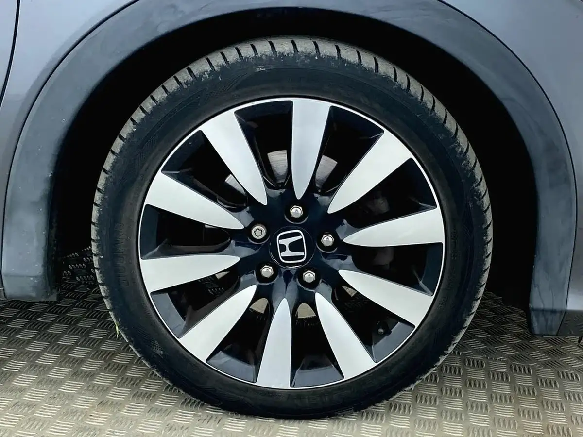 2014-honda-civic-18-sr-hatchback-big-8