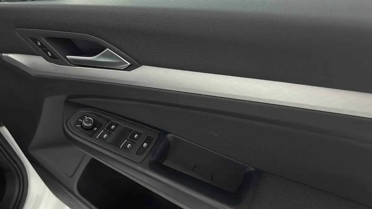 2020-volkswagen-golf-15-tsi-life-150ps-hatchback-big-29