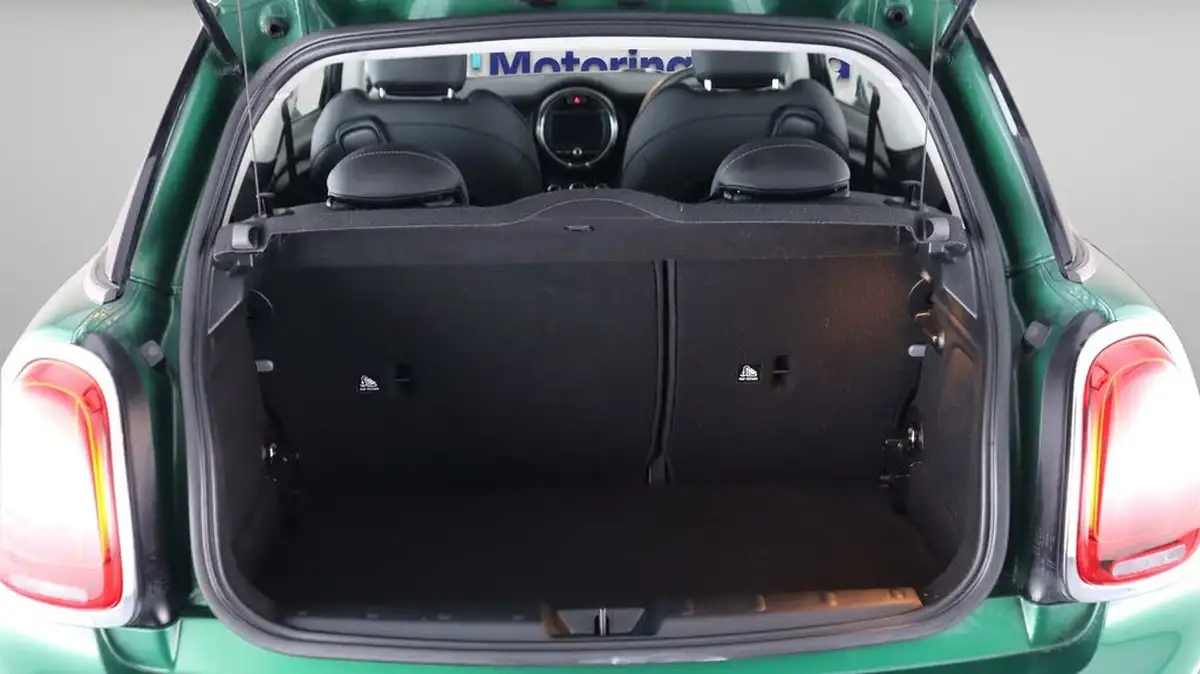 2019-mini-cooper-15-cooper-classic-hatchback-3d-big-16
