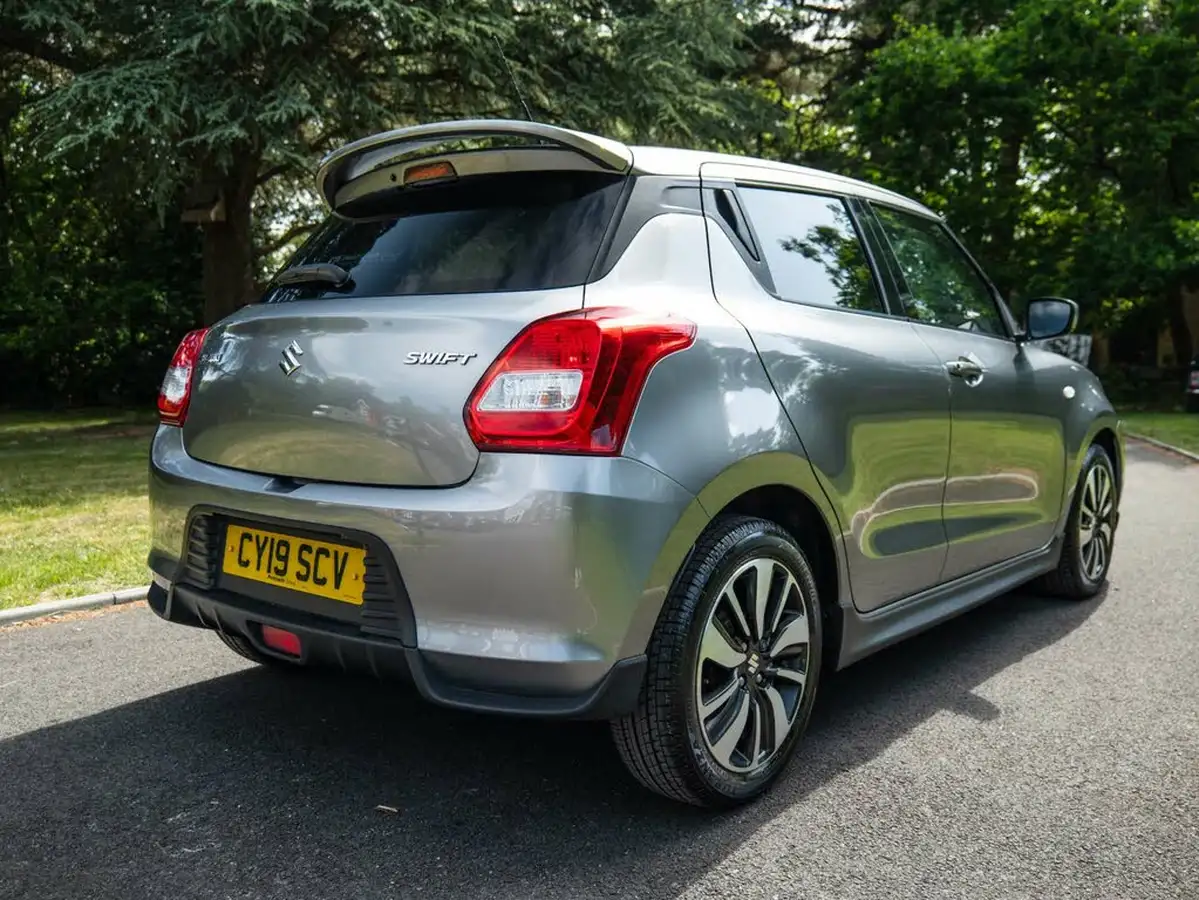 2019-suzuki-swift-12-dualjet-attitude-big-23