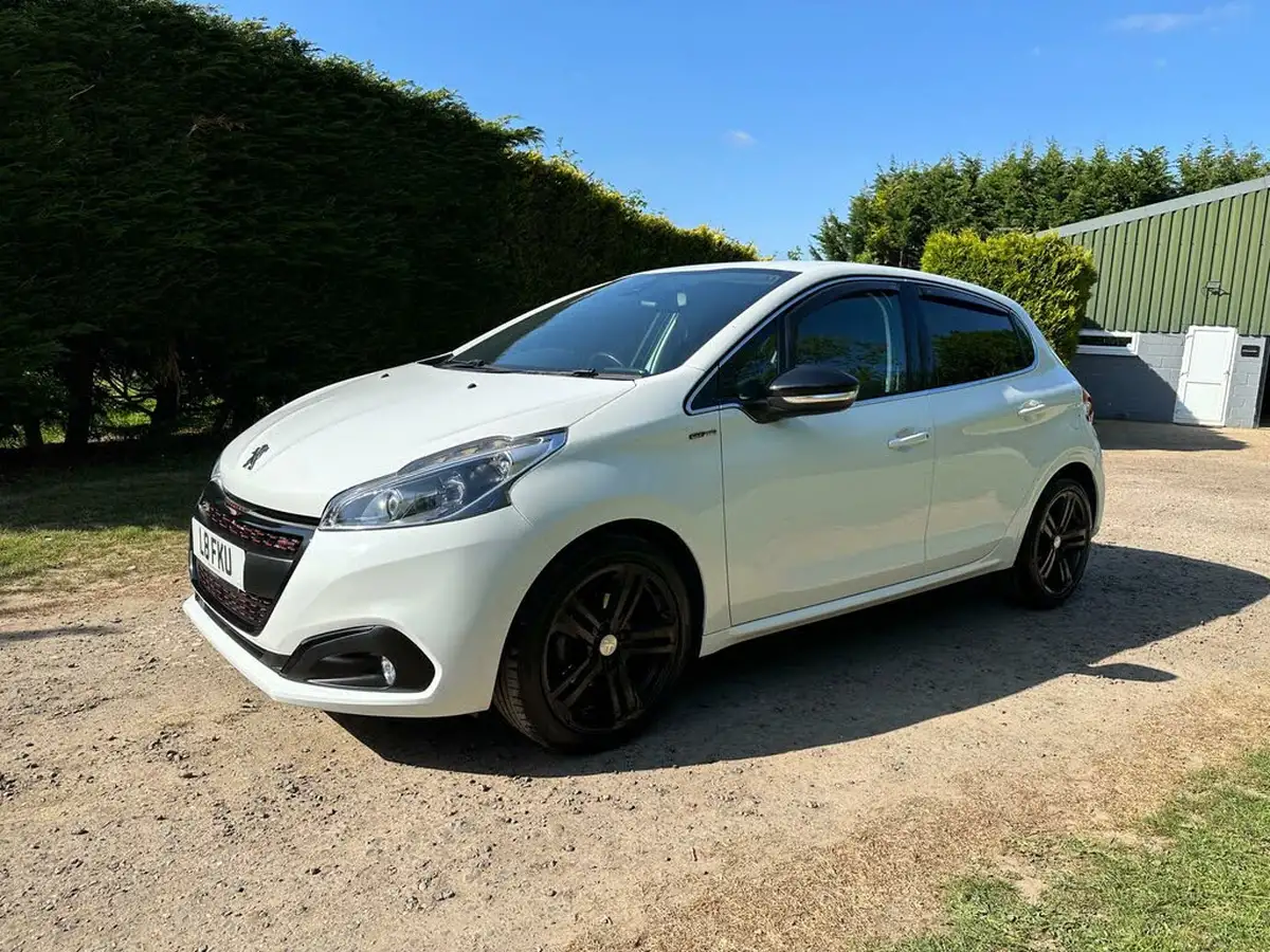 2017-peugeot-208-12-puretech-gt-line-5d-eat6-big-0