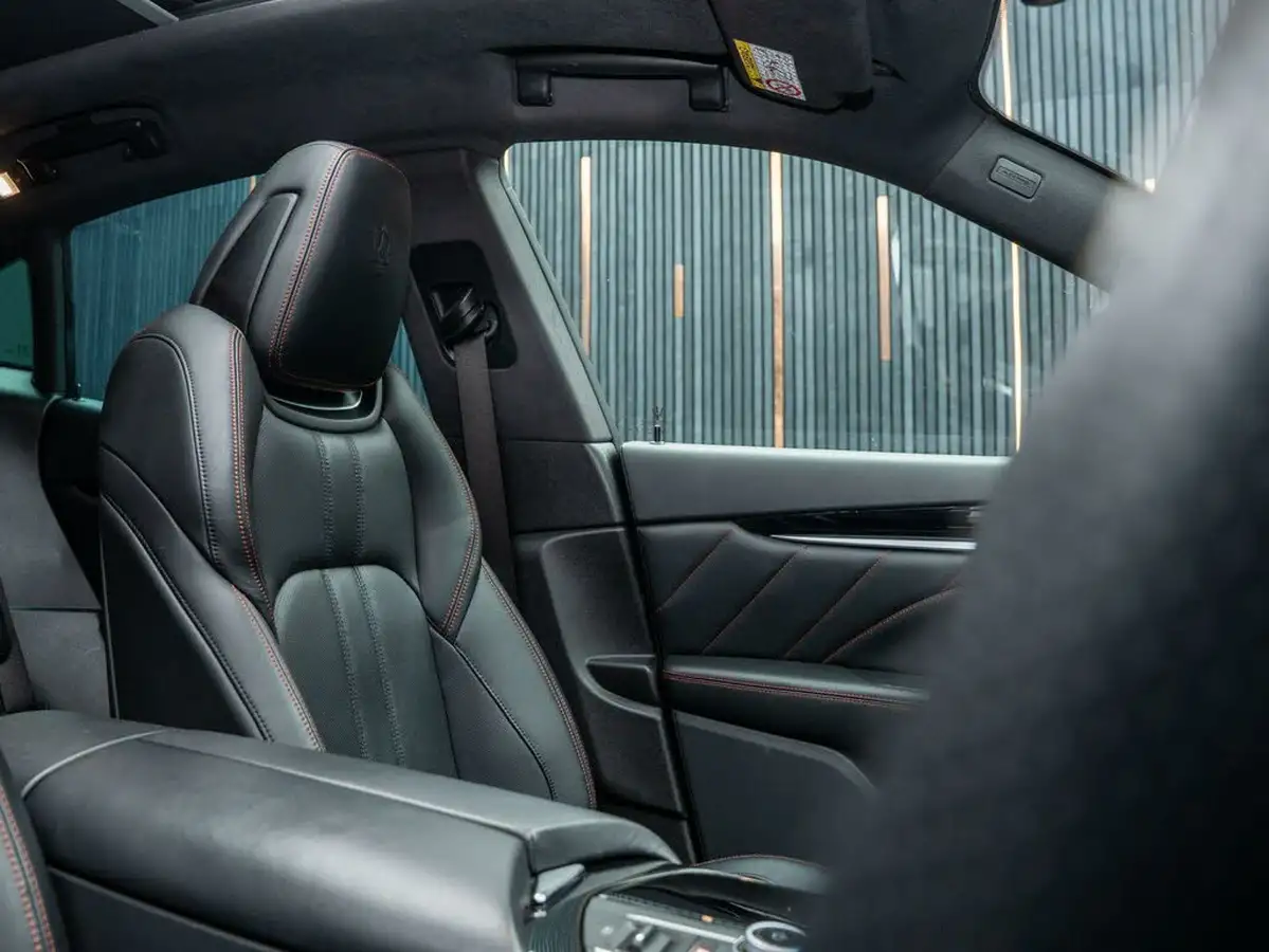 2020-maserati-levante-30-gransport-big-35