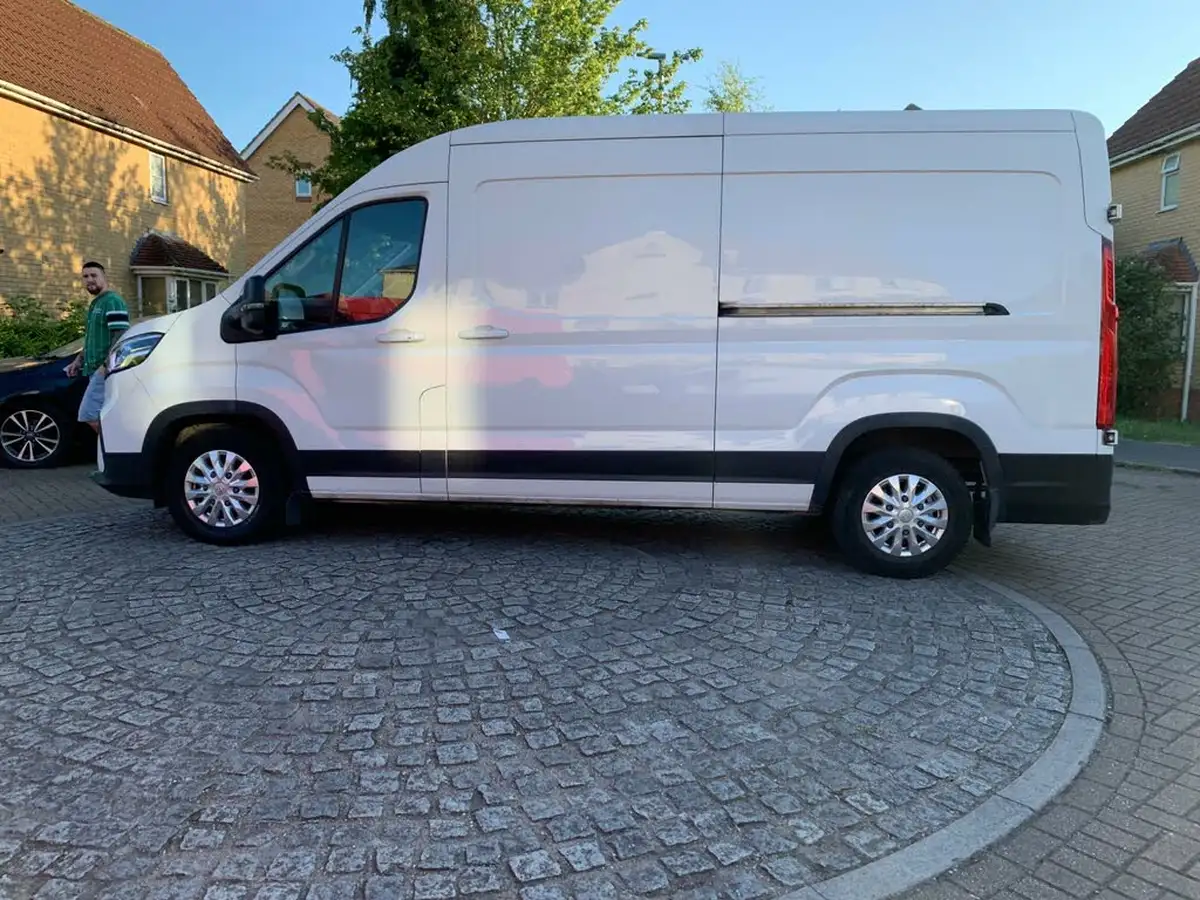 2022-maxus-e-deliver-9-e-lh-515kwh-big-56