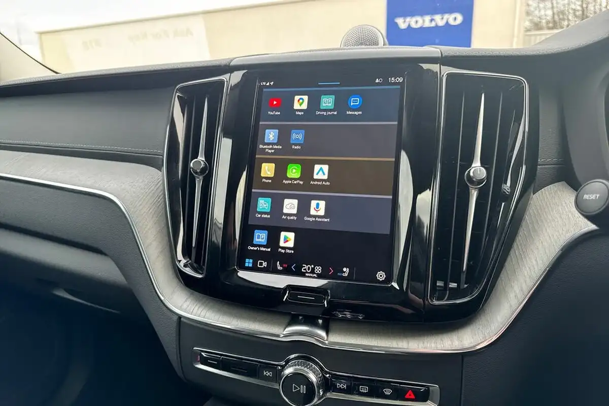 2024-volvo-xc60-20-t8-ultimate-dark-big-22