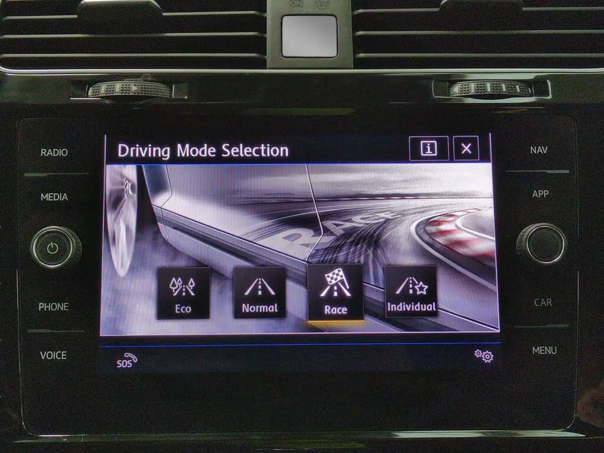 2019-volkswagen-golf-20-tsi-r-300ps-estate-5d-dsg-big-18