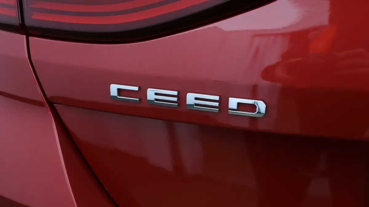 2021-kia-ceed-10-t-gdi-gt-line-big-20