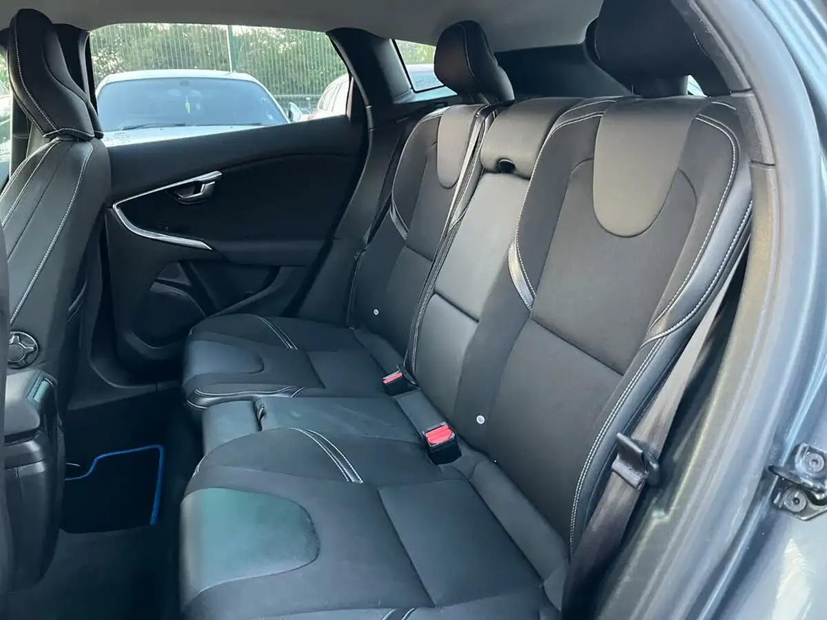 2013-volvo-v40-16td-d2-se-ss-big-27
