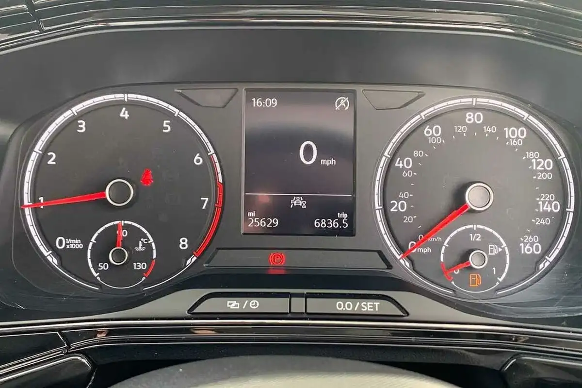 2022-volkswagen-t-cross-10-tsi-black-edition-95ps-big-17