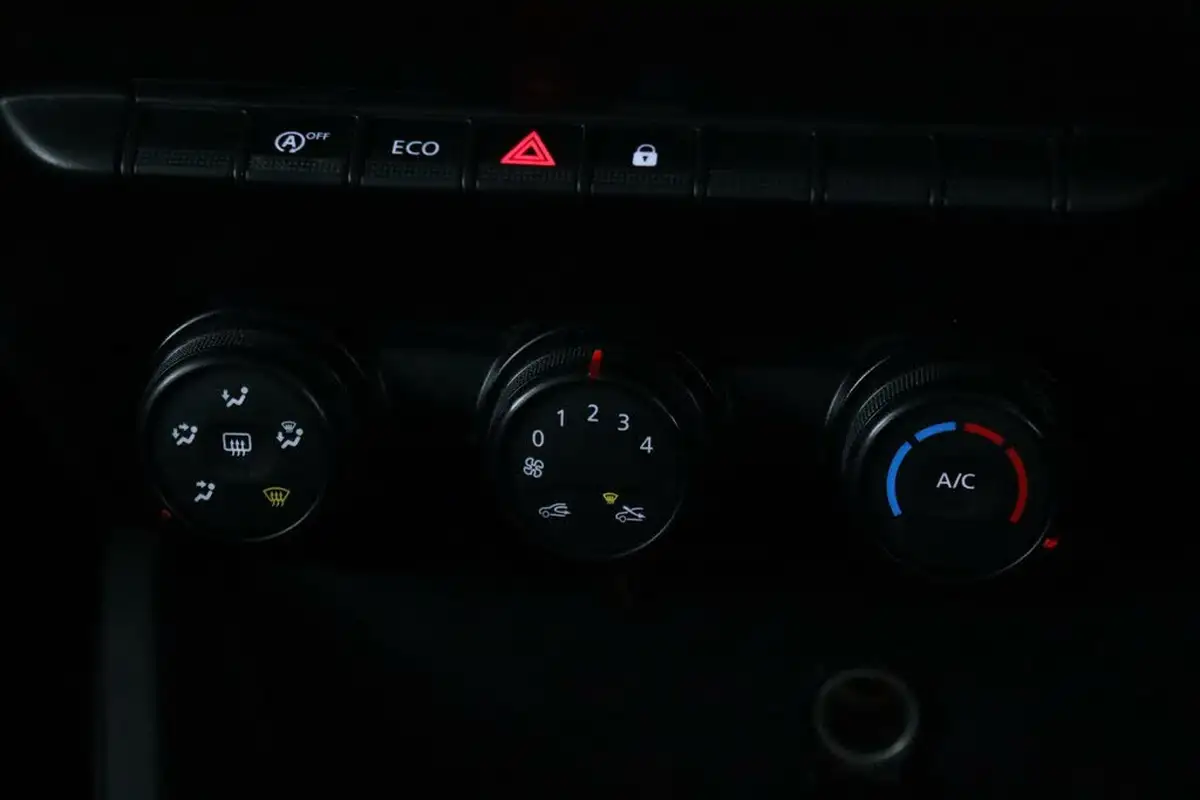 2022-dacia-duster-09-tce-essential-big-19