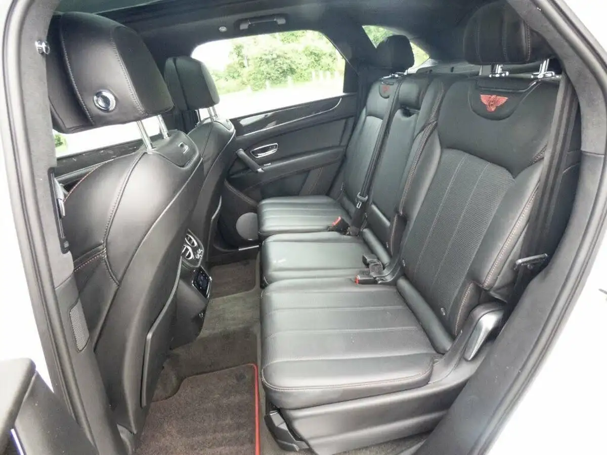 2019-bentley-bentayga-40-v8-big-28