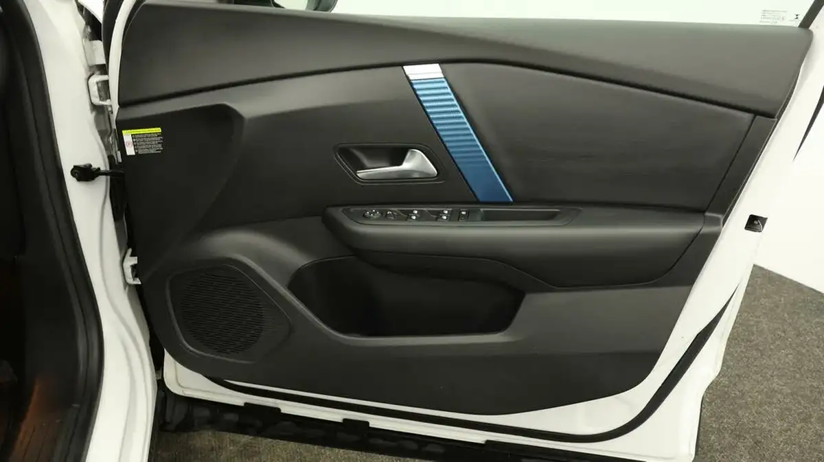 2022-citroen-c4-e-shine-plus-big-15